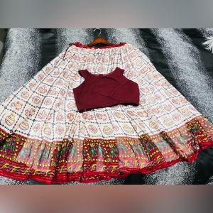 Skirt, pleated skirt with blouse, white skirt with maroon print.